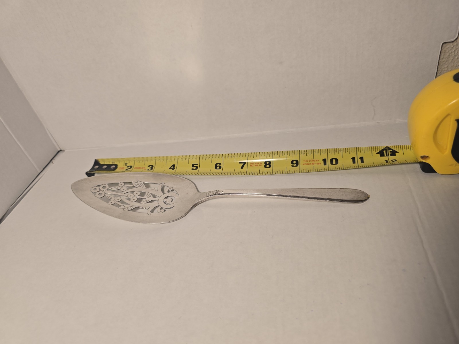 Antique Pierced Pie / Cake Server Berkley Square Silverplate 1935 Oneida Silver