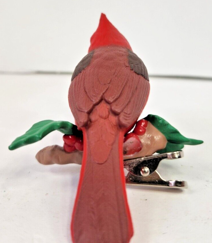 HALLMARK KEEPSAKE REGAL CARDINAL CLIP ON 1996 QX6204