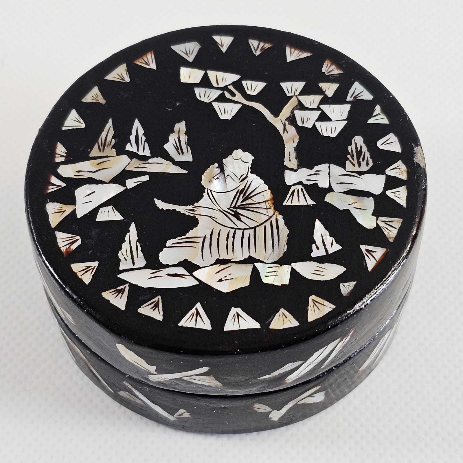 Oriental Mother of Pearl Round Inlay Black Lacquer Snuff Pill Ring Trinket Box