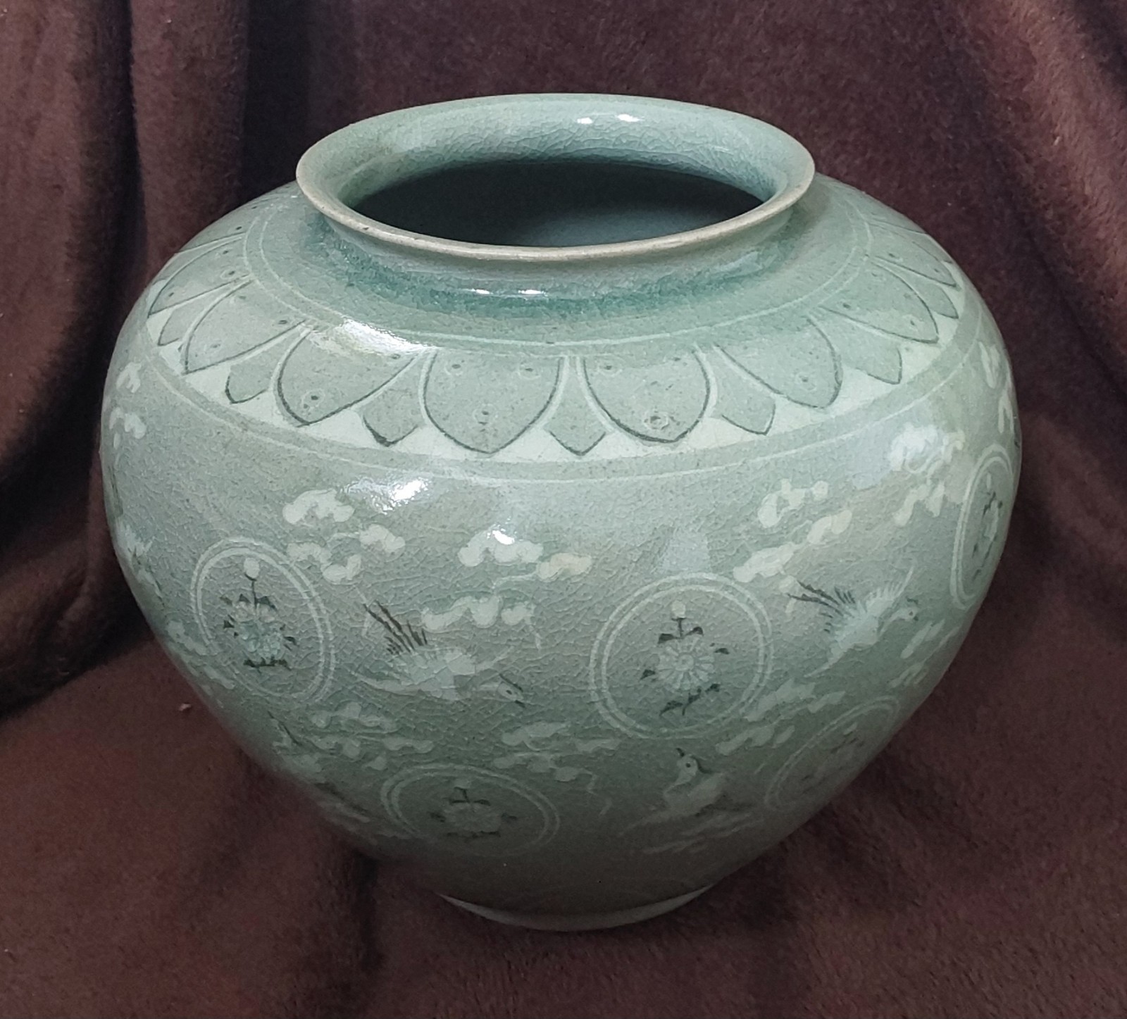 Korean Post-1950 Celadon Greenware Jar 23cm Tall, 26cm Diameter, 1.50 Kilo