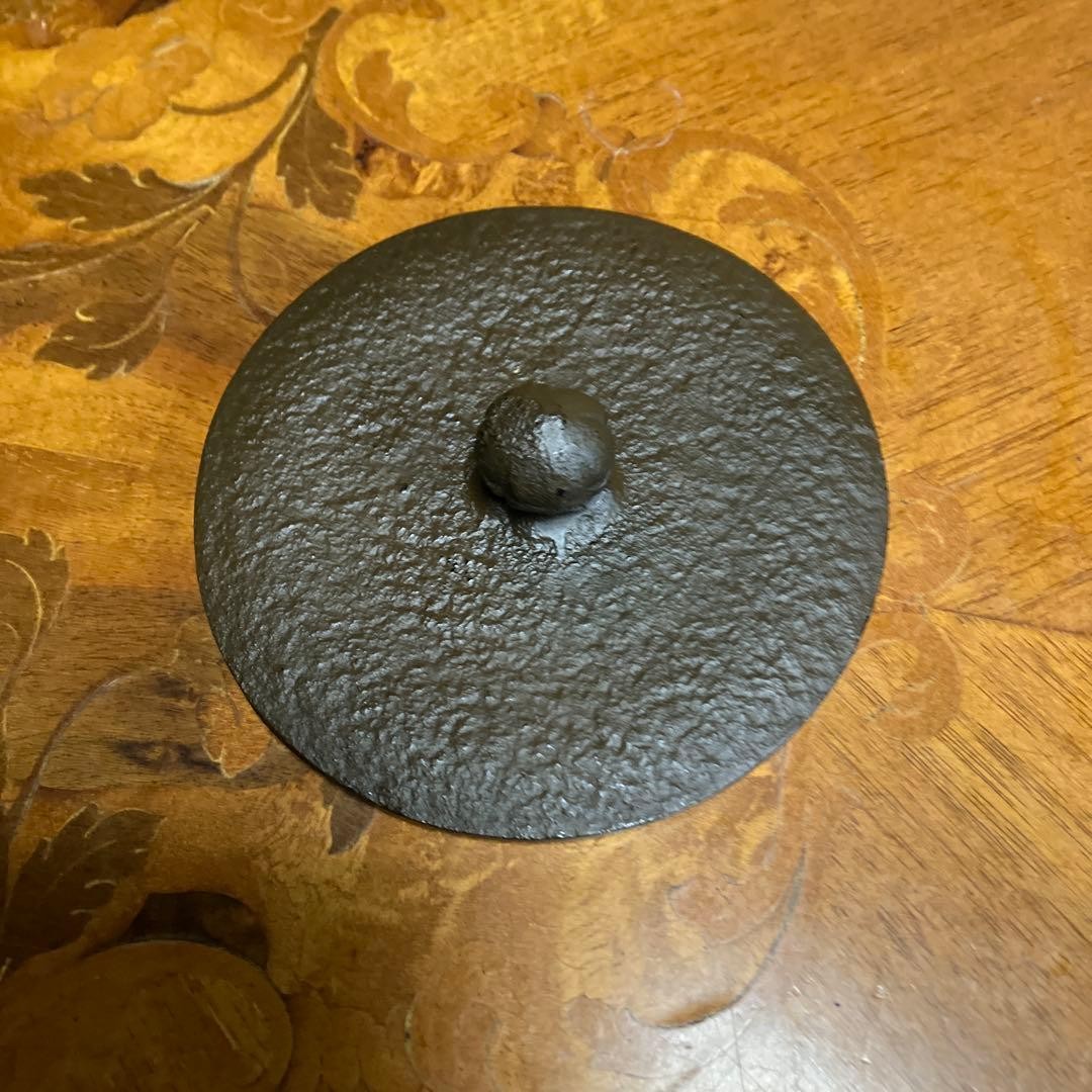 Medium Nambu Tetsubin Maple Design Charcoal Brown 1.3L Antique Iron Kettle