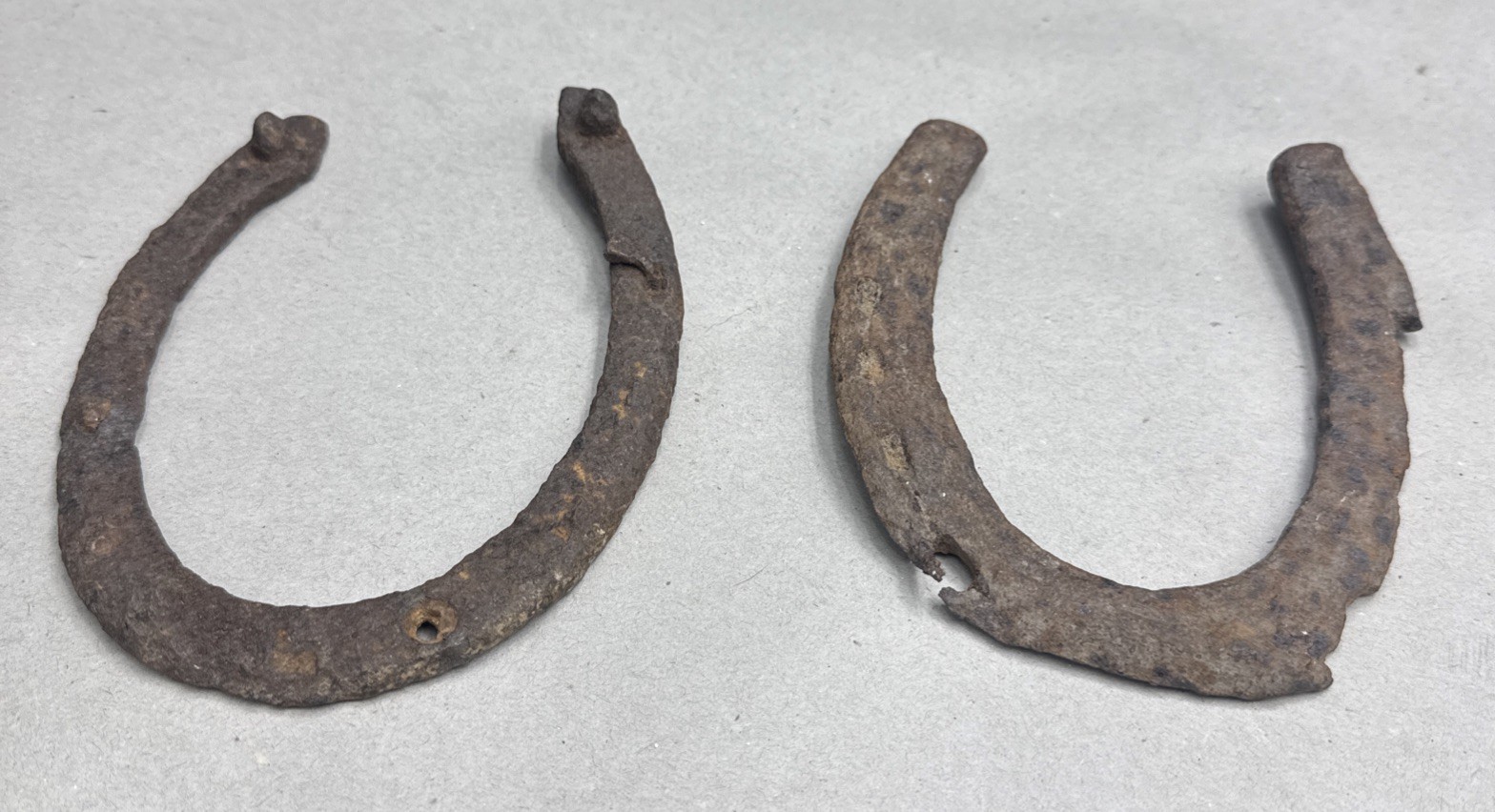 Pair Rustic Iron Hand Forged Horse Shoe Old Primitive Rustic Farmhouse Luck