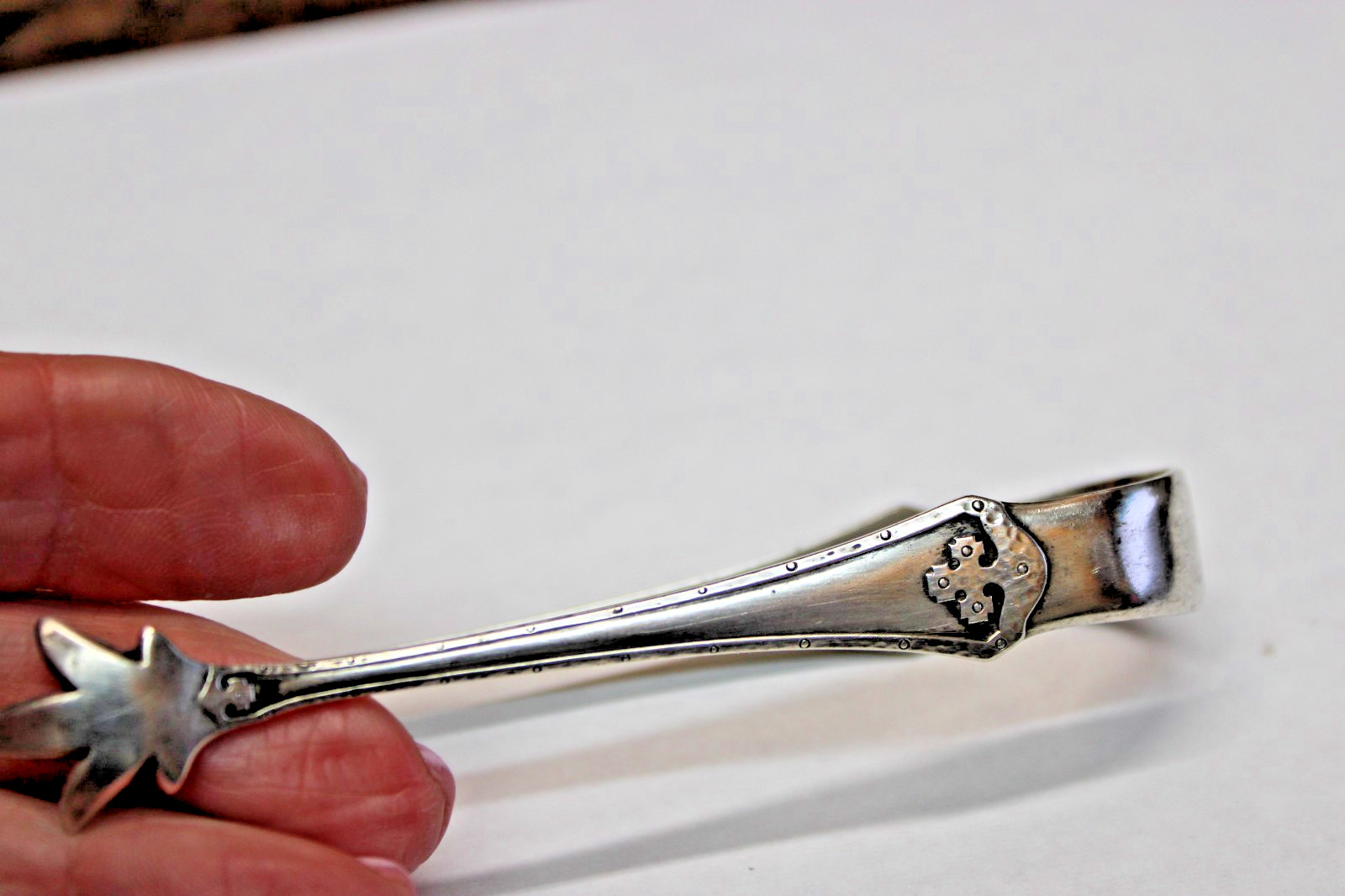 ANTIQUE WALLACE STERLING CARMEL SUGAR TONGS NO MONO 3.75″ L 22G
