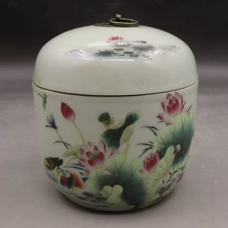 Chinese Yongzheng-Period Famille Rose Jar with Lotus and Mandarin Duck Motif