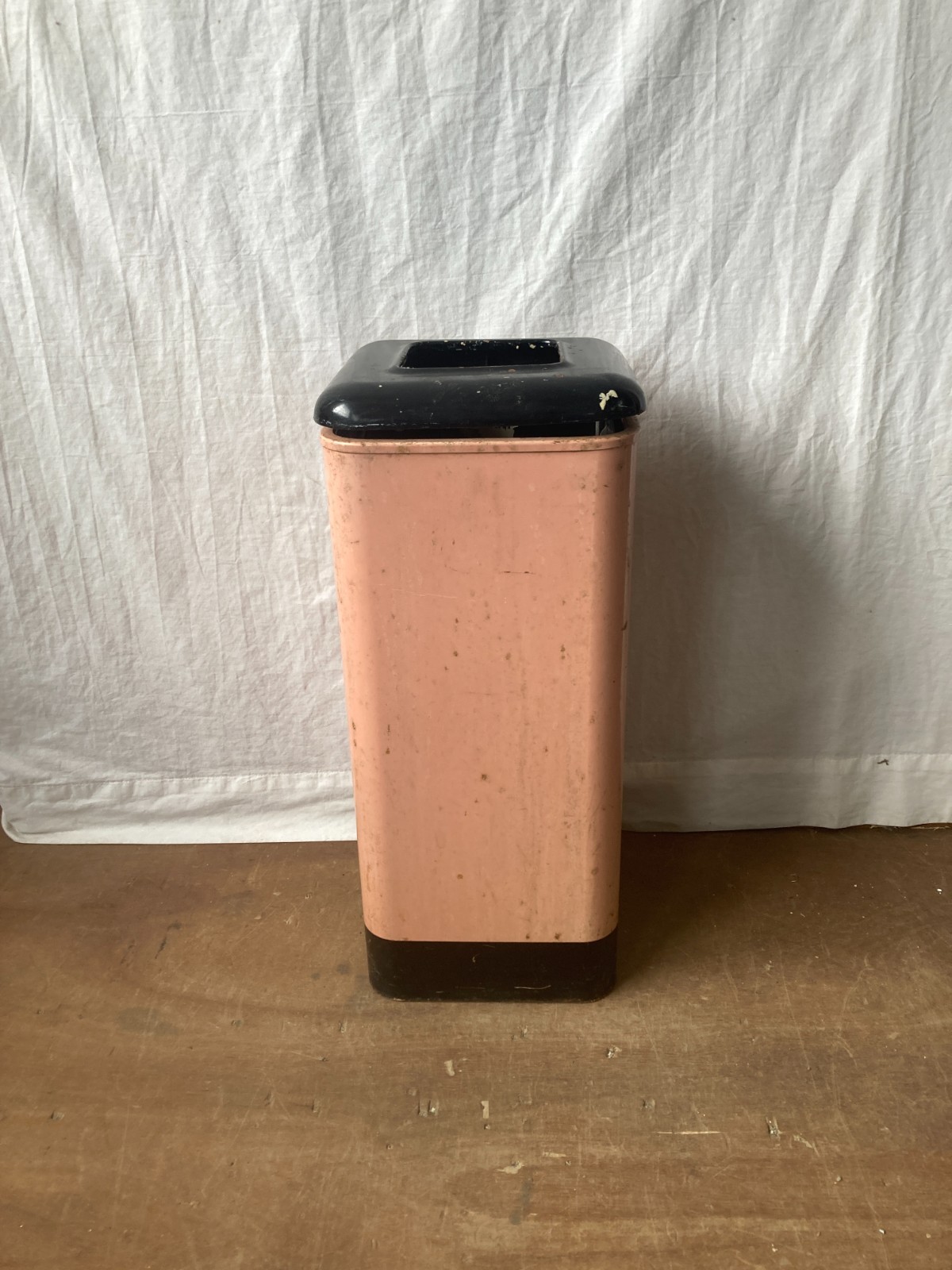 Vtg Industrial Metal Pink Black Deco Hamilton Bathroom Trash Can 199-26E