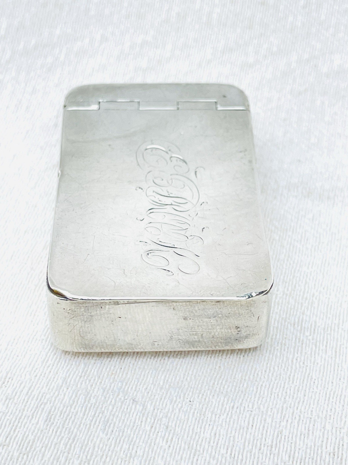 GEORGE III STERLING SILVER SNUFF BOX – John Shaw, Birmingham, 1808.