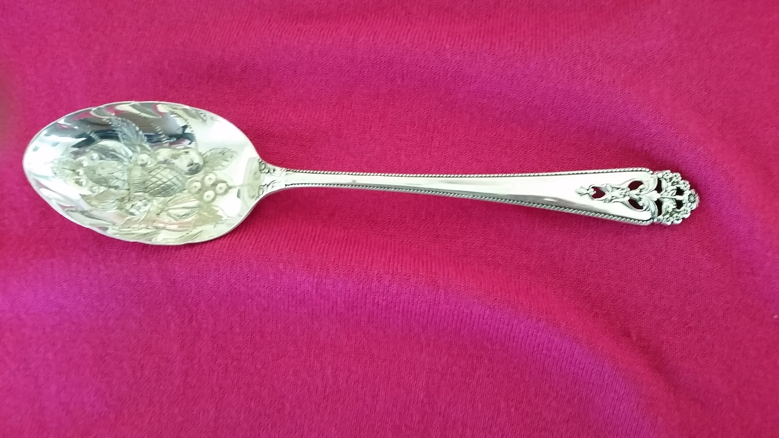 Queens Lace by International Sterling Berry Spoon Hand Chased Fruit in Bowl 8742