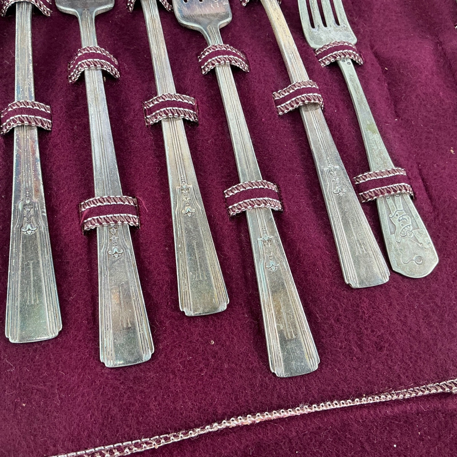 William Rogers Silver Plated Flatware Set 42 Piece Kitchen Dining Vintage Deco