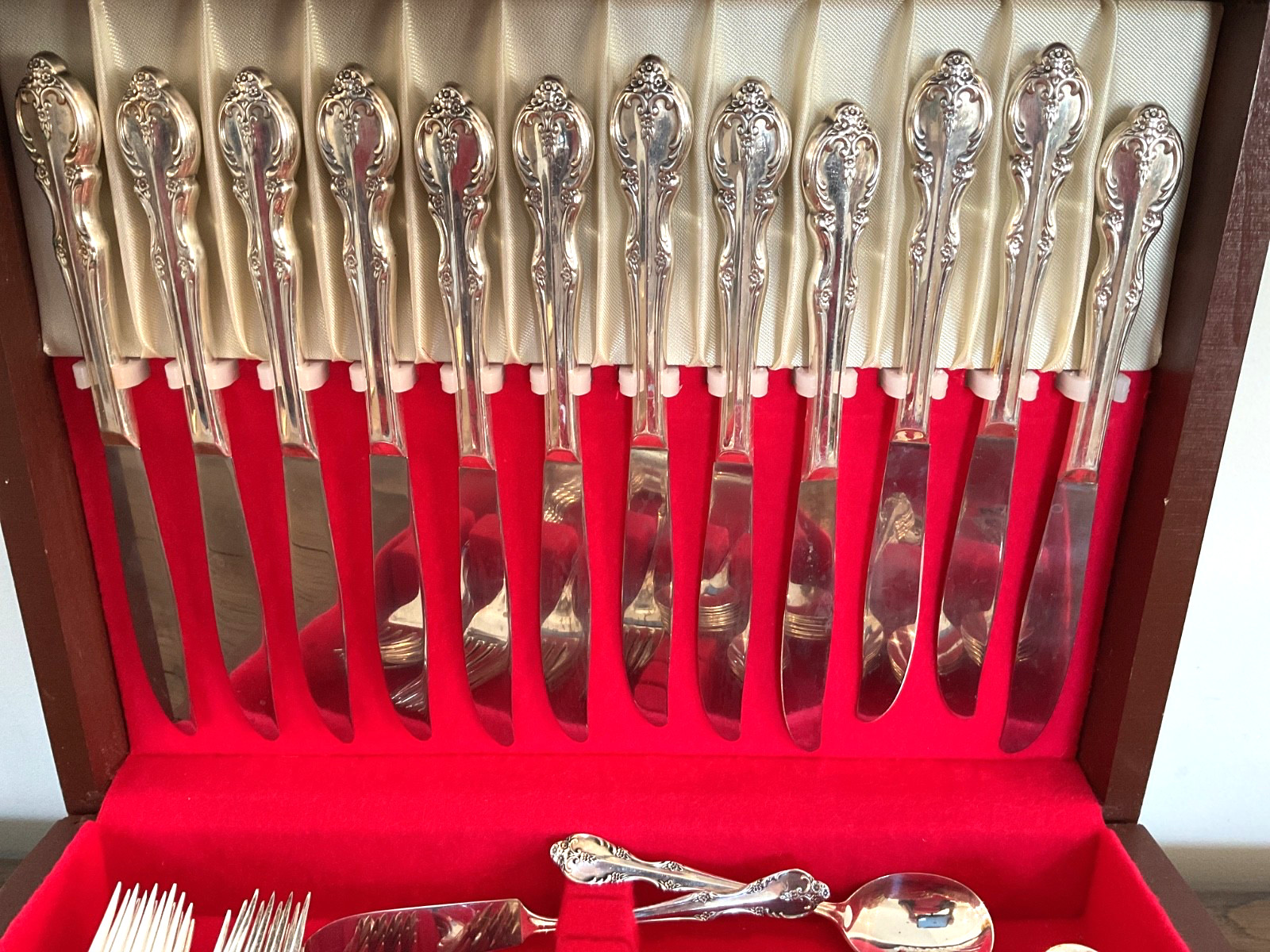 75 Pc. Rogers Silverplate Flatware w/ Case, ORLEANS Pattern, Beautiful Condition