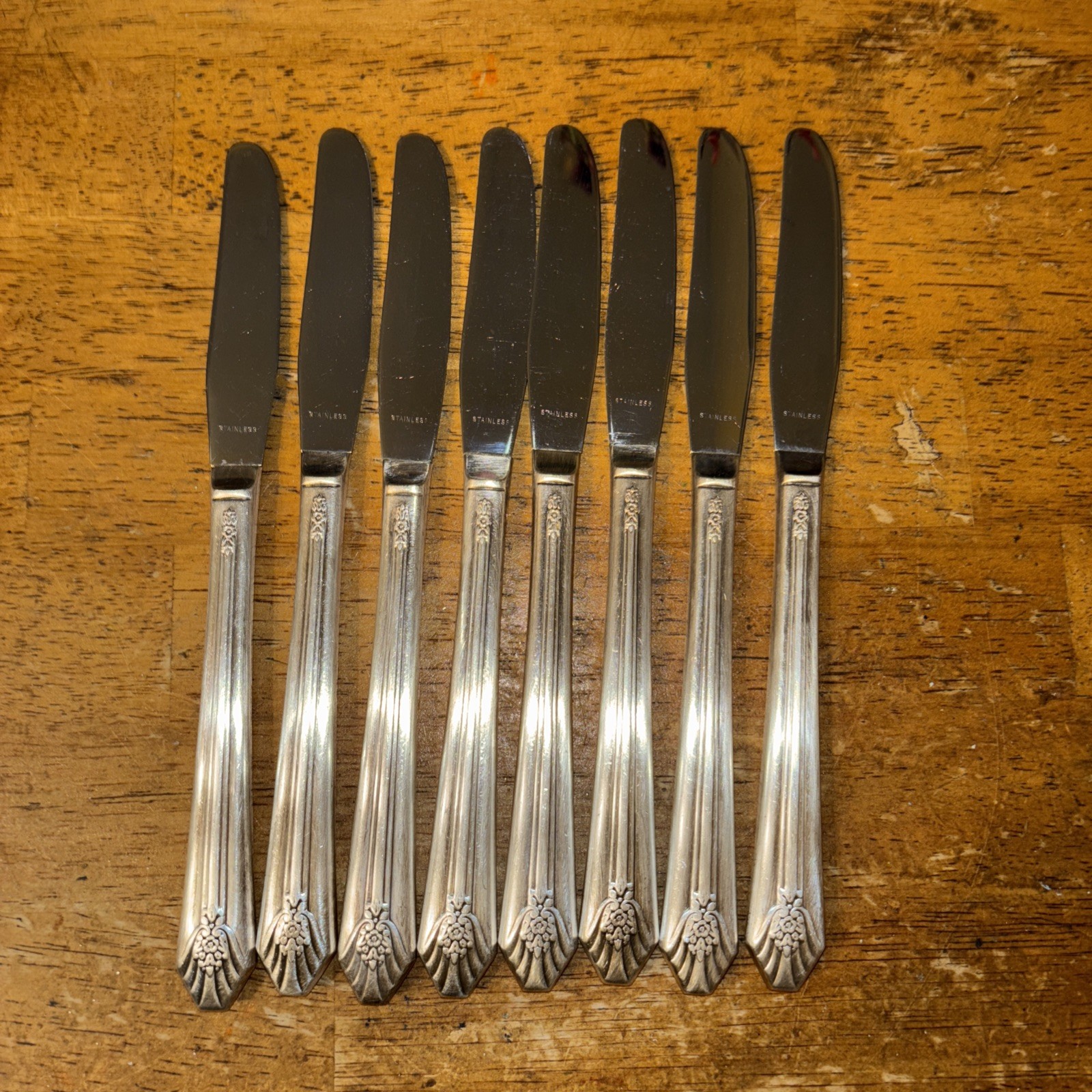 Imperial Silverplated 8 Knifes 1939 by INTERNATIONAL SILVER Stainless