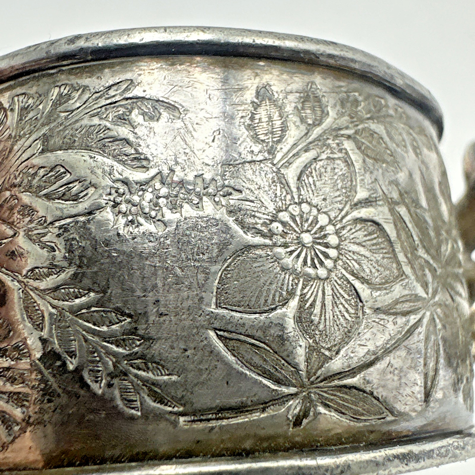 Victorian Rogers Meridan Figural Leafy Flower Napkin Ring Holder Etched