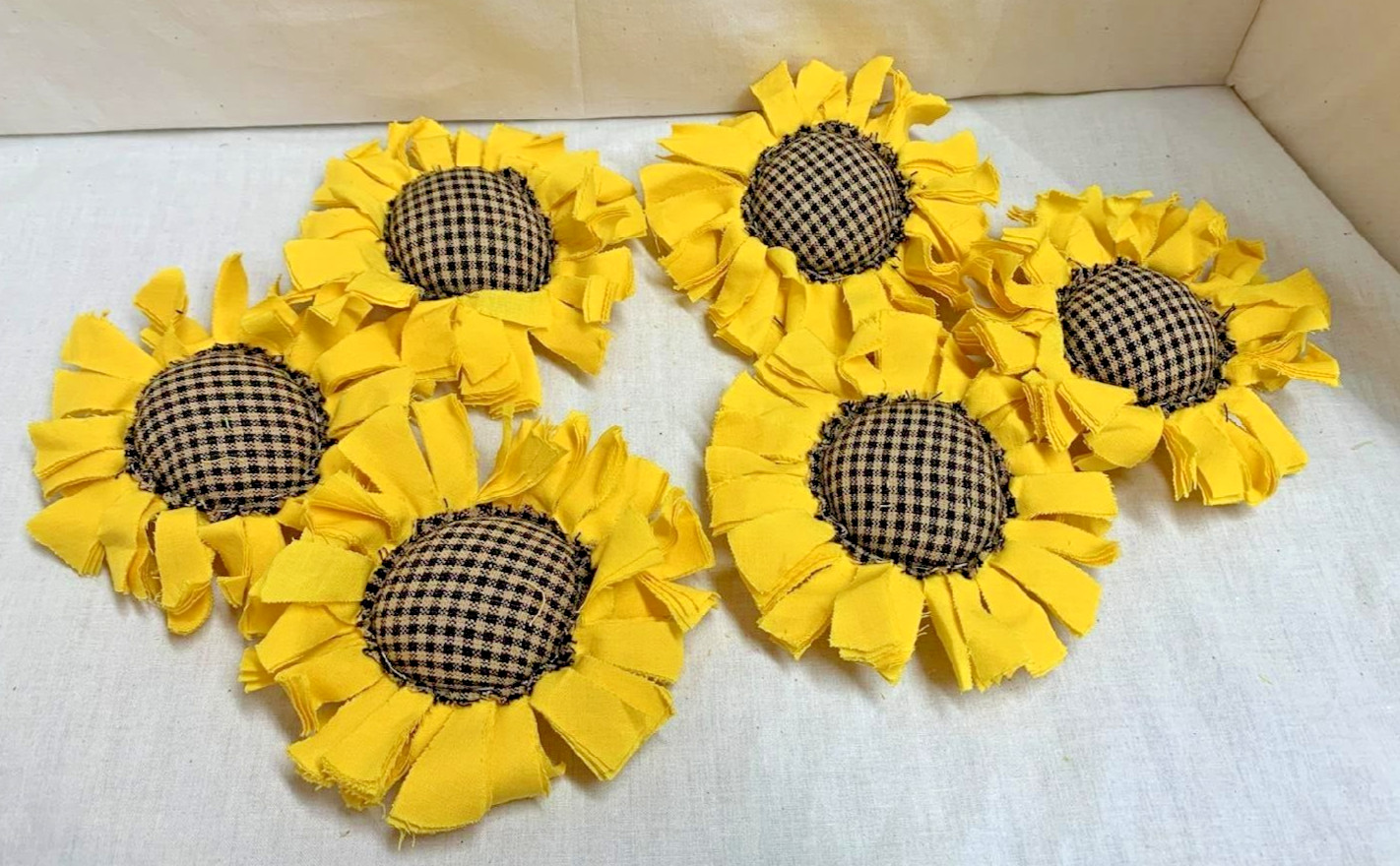 Primitive Bowl Fillers/Ornies/Yellow Sunflowers/Black Plaid Center