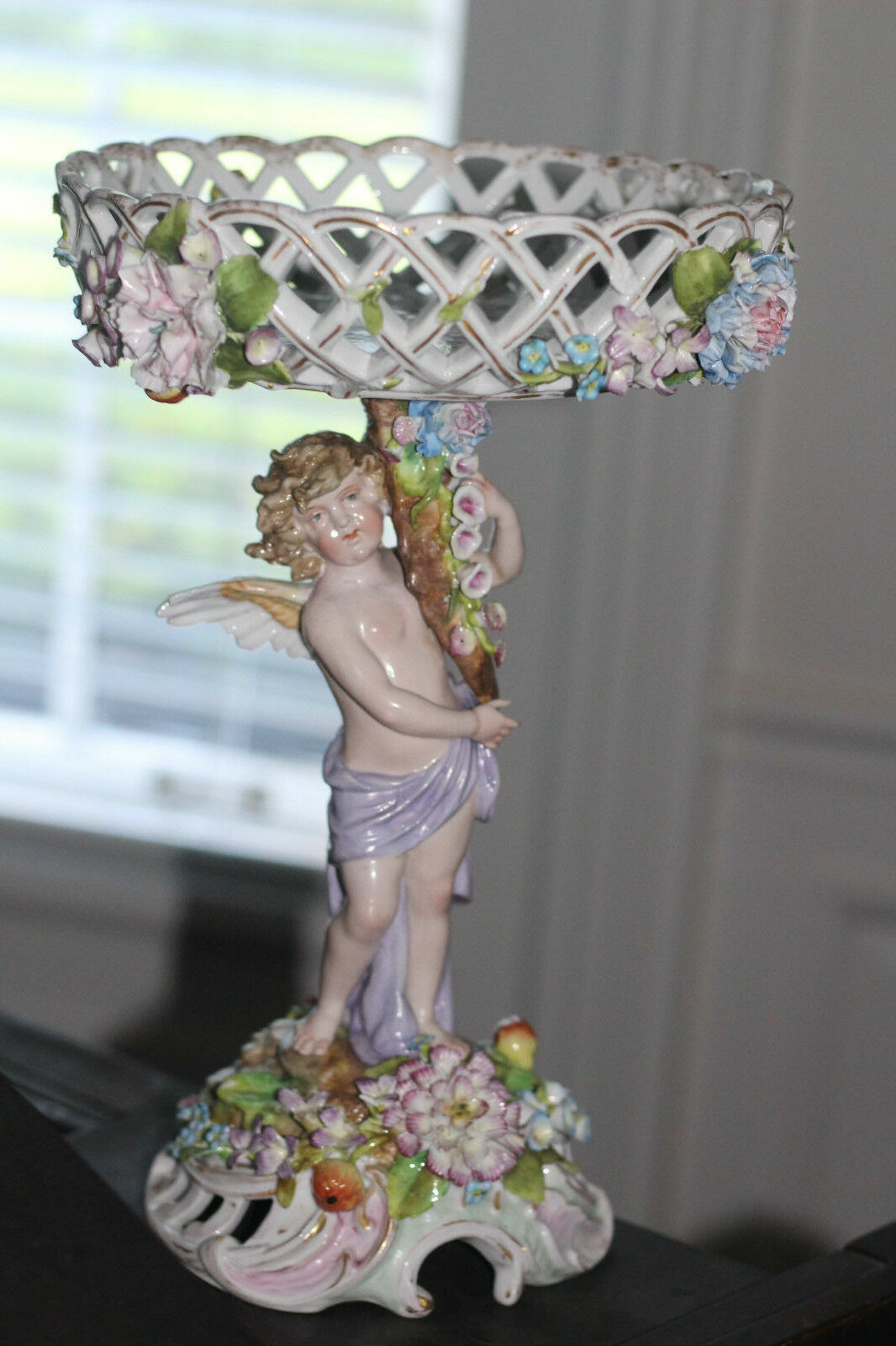 ANTIQUE HAND PAINTED RETICULATED FIGURAL COMPOTE DISH SITZENDORF