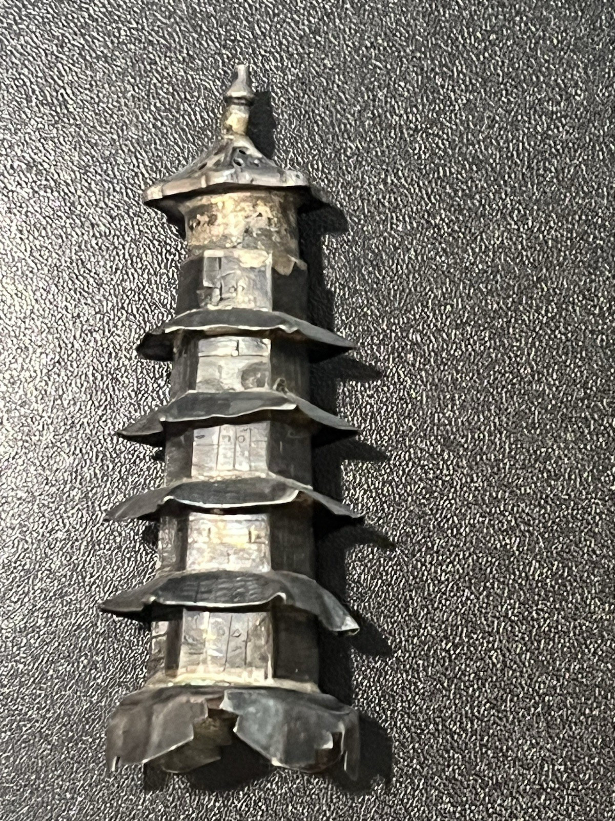 👍1900s CHINA CHINESE SOLID SILVER PAGODA PEPPER OR SALT CONTAINER WITH HALLMARK