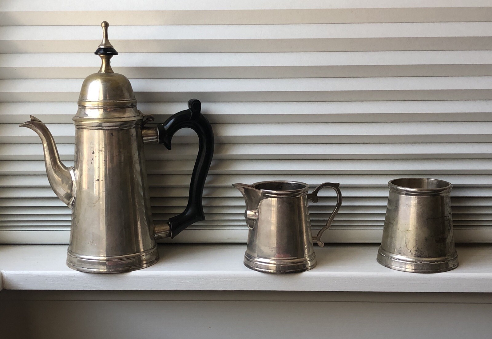 ANTIQUE YEOMAN SILVER PLATE COFFEE POT/ TEA POT/HOT WATER, MILK JUG & SUGAR DISH