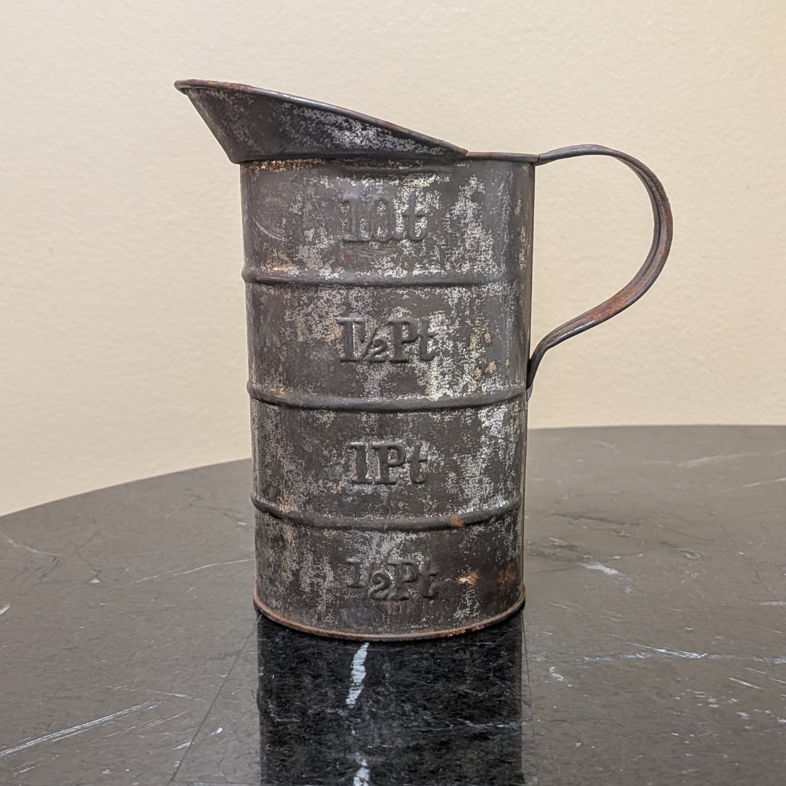 Vintage Metal 1 Quart Graduated Measure Cup with Pour Spout