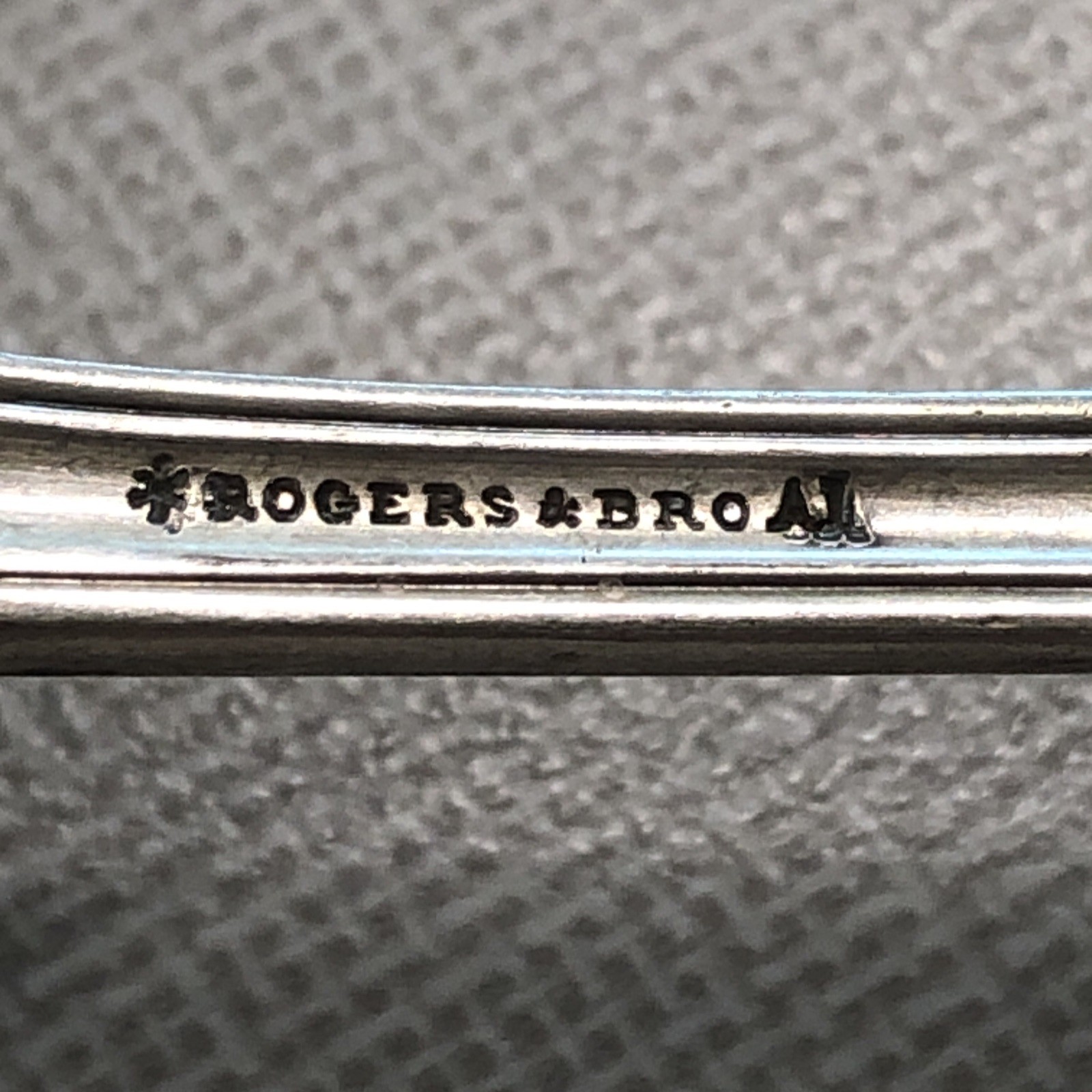 Rogers 1871 PERSIAN Pattern Sugar Scalloped Shell Spoon IS Silverplate Flatware