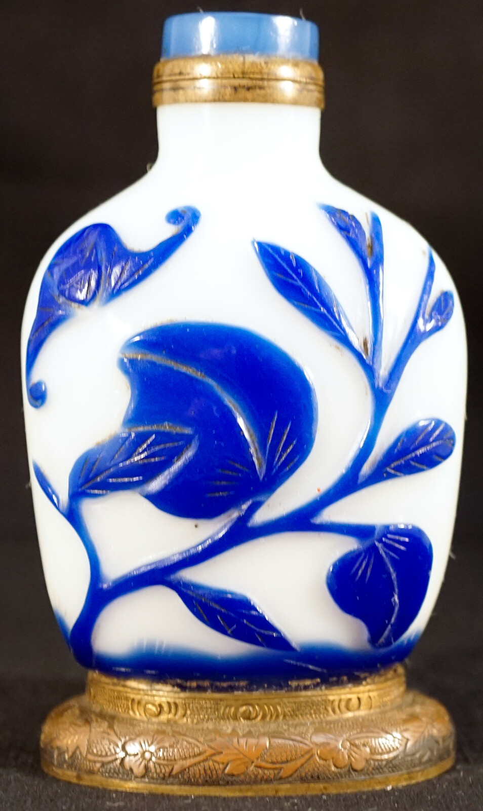 Sculpte Cameo Peking Glass Snuff / Sent Bottle Blue Flowers Brass Stand & Dauber