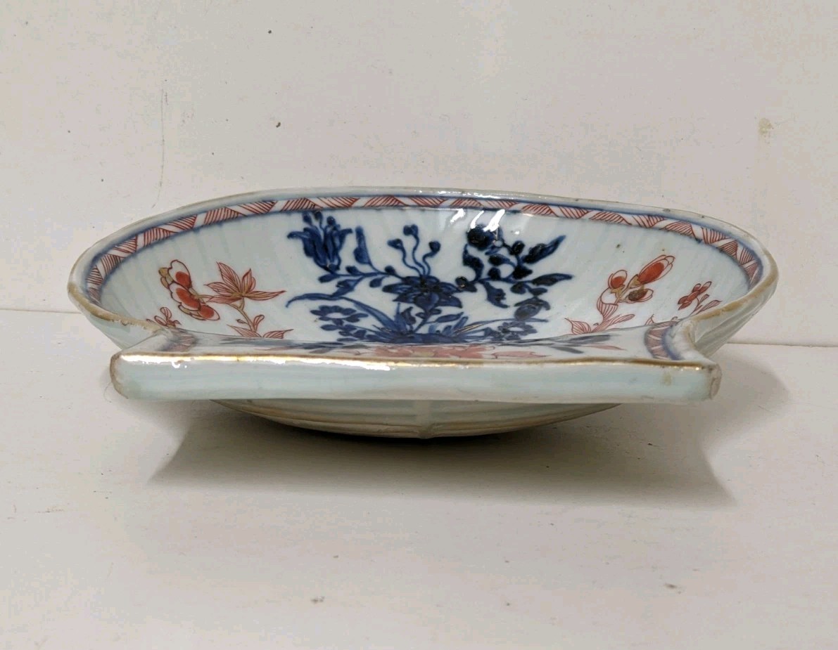 中國古代瓷器 rouge-de-fer moulded shell-shaped porcelain dish Kangxi era (1662-1722)