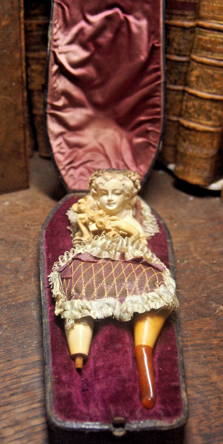 Novelty Erotica Antique carved PIPE from the former Museum of the Pipe Lausanne
