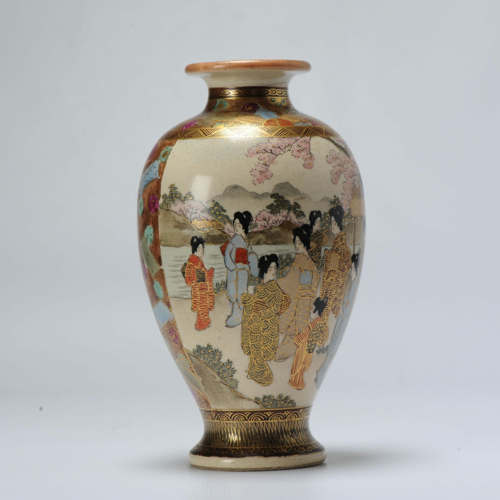 Antique Signed Meiji era (1868-1912), late 19th/early 20th century Elegant La…