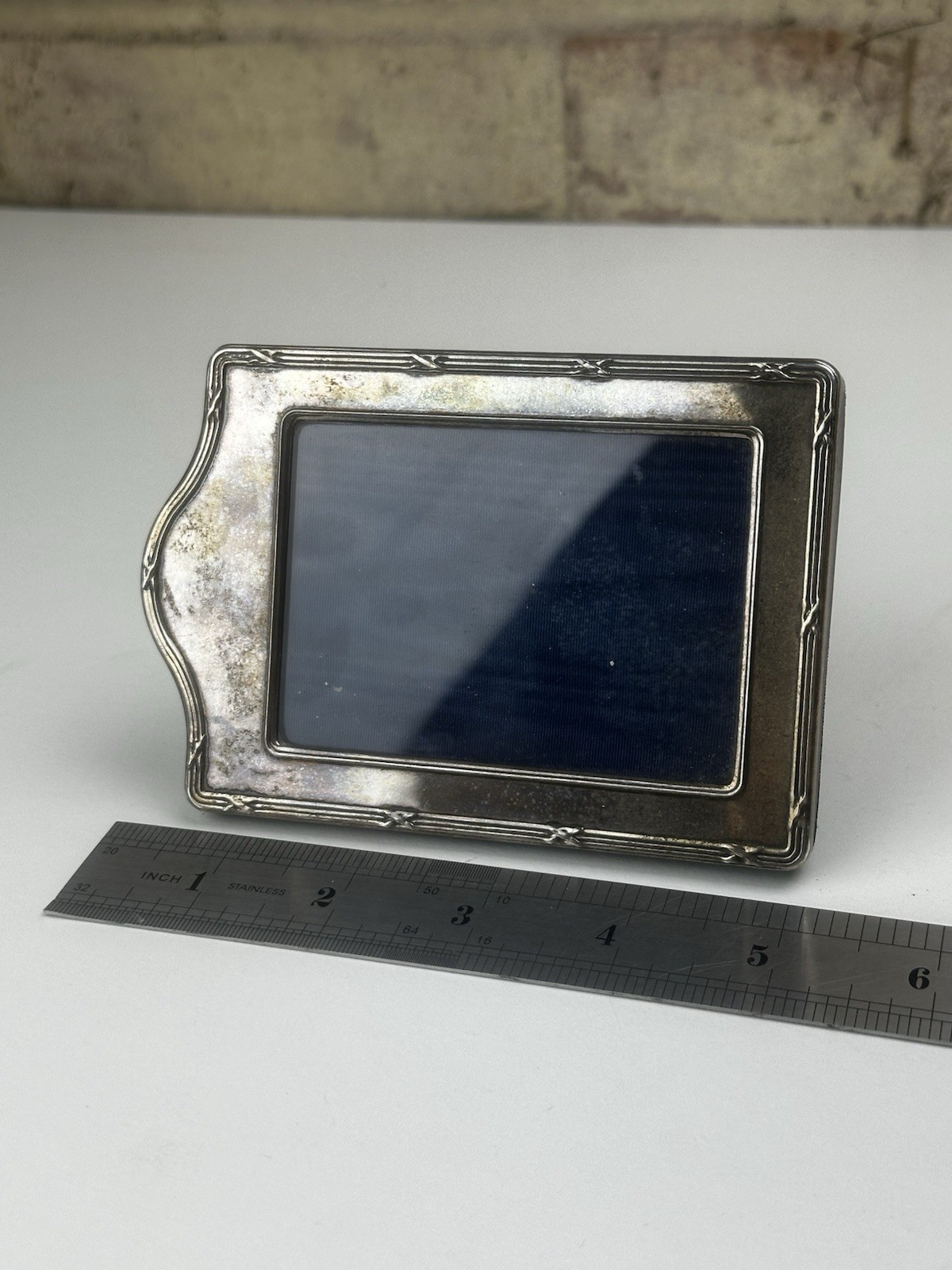 A lovely Solid Silver Picture Frame Ari D Norman 1990 London Ship Worldwide