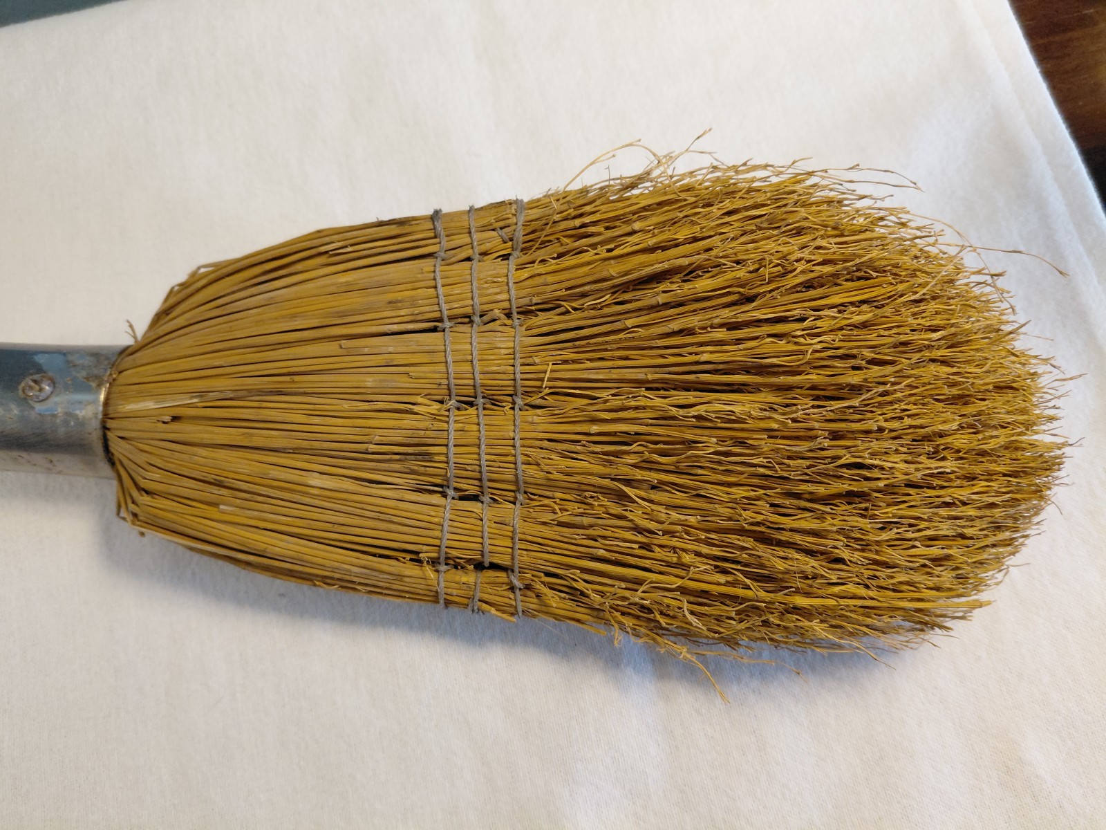 VTG Whisk Hand Broom Wire Wrap, Decorative Metal Handle, Replaceable Straw