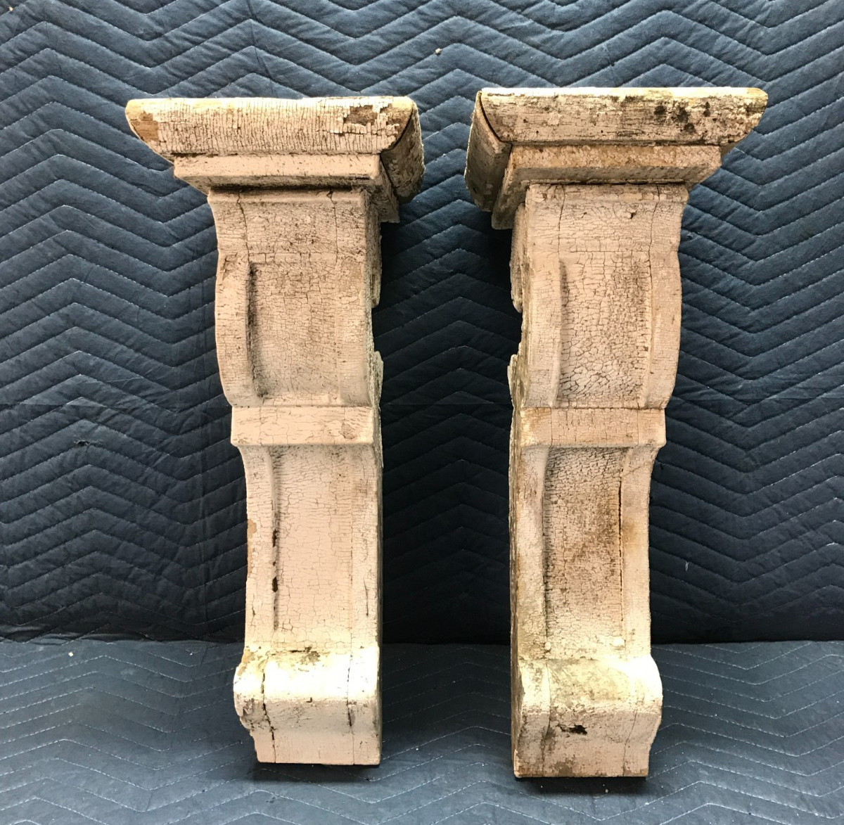 Pair Antique Large Shabby White Wood Corbel Roof Brackets Old VTG Chic 693-26B