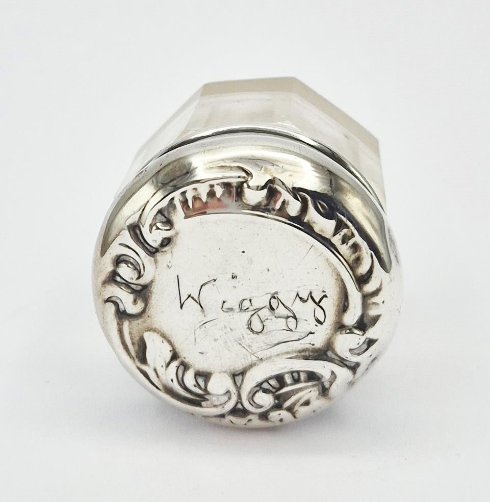 VICTORIAN STERLING SILVER TOPPED GLASS ROUGE POT Birmingham 1899
