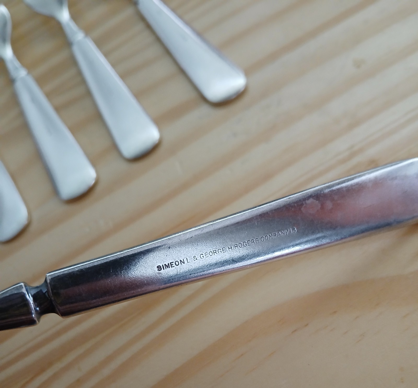 Rogers Bros 12 Knives DWT 16