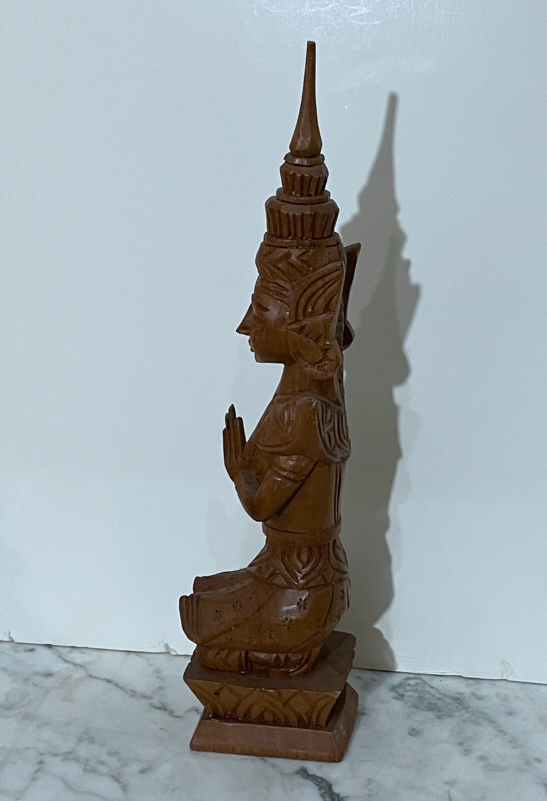 BEAUTIFUL VINTAGE THAILAND 16″ TEAK WOOD STATUE OF A BUDDHIST FIGURE PRAYING