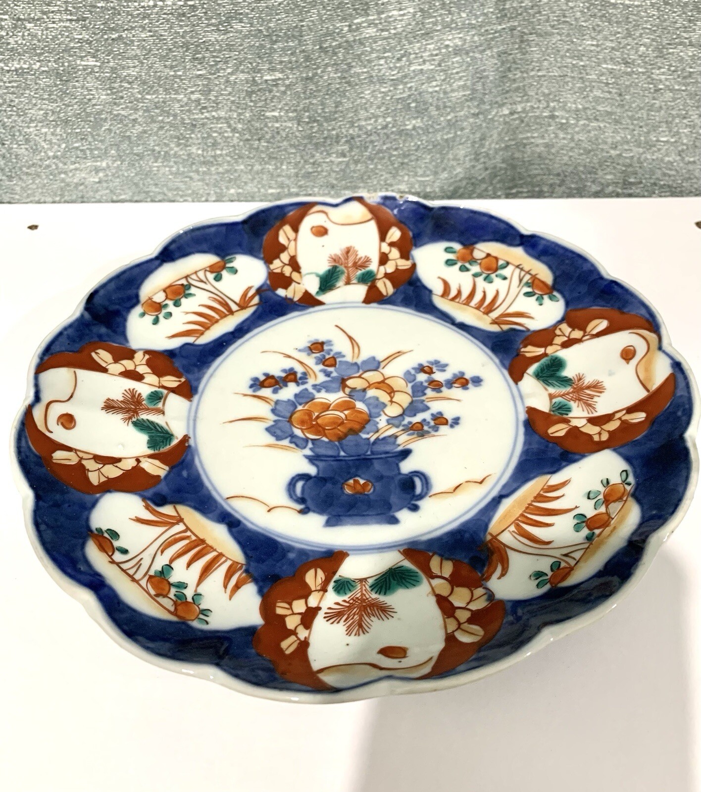 Antique 19th Century Japanese Hand Painted Imari Scalloped Plate 22.5 cm