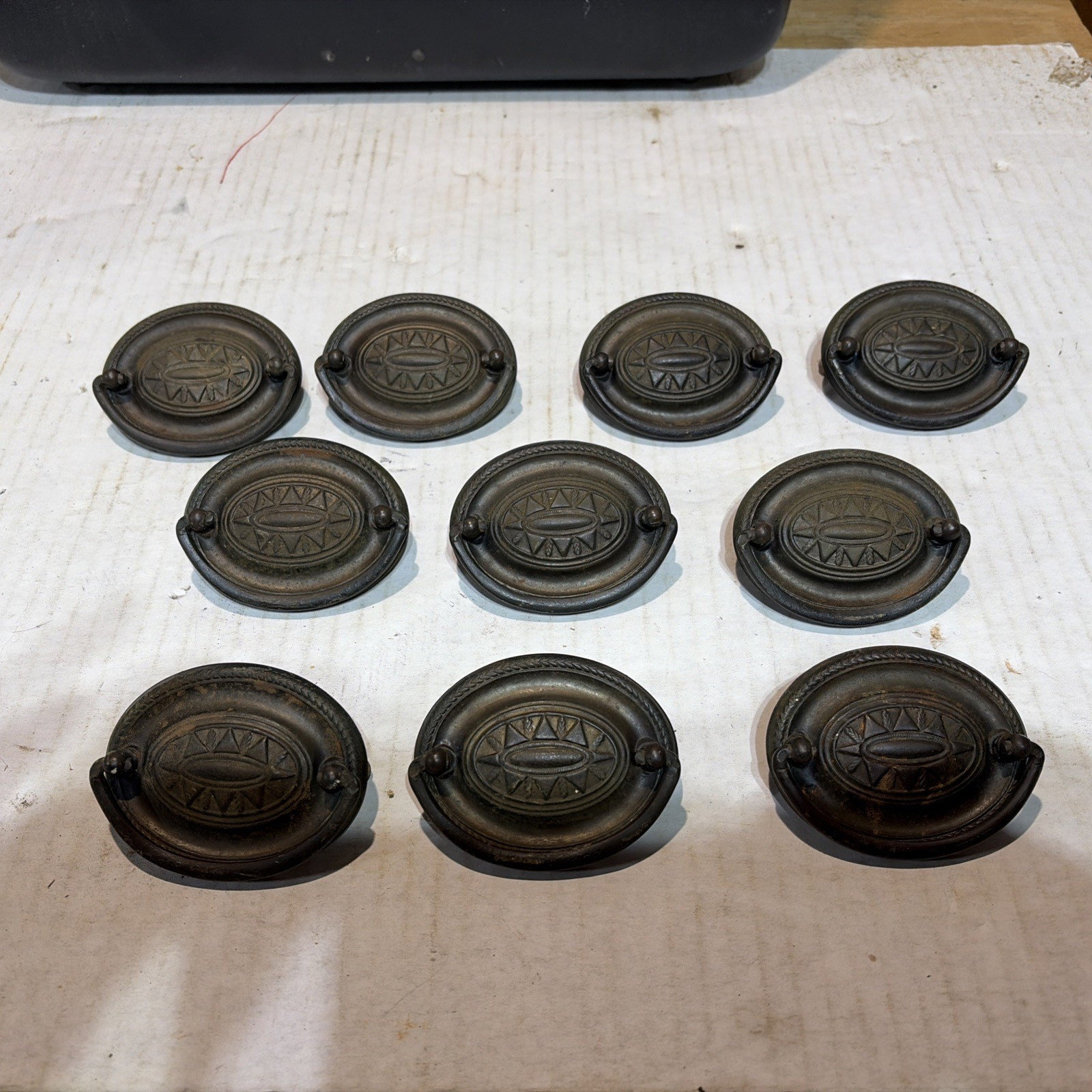 10 Vintage Hepplewhite Style Oval Pressed Brass Drawer Pulls (storage7)