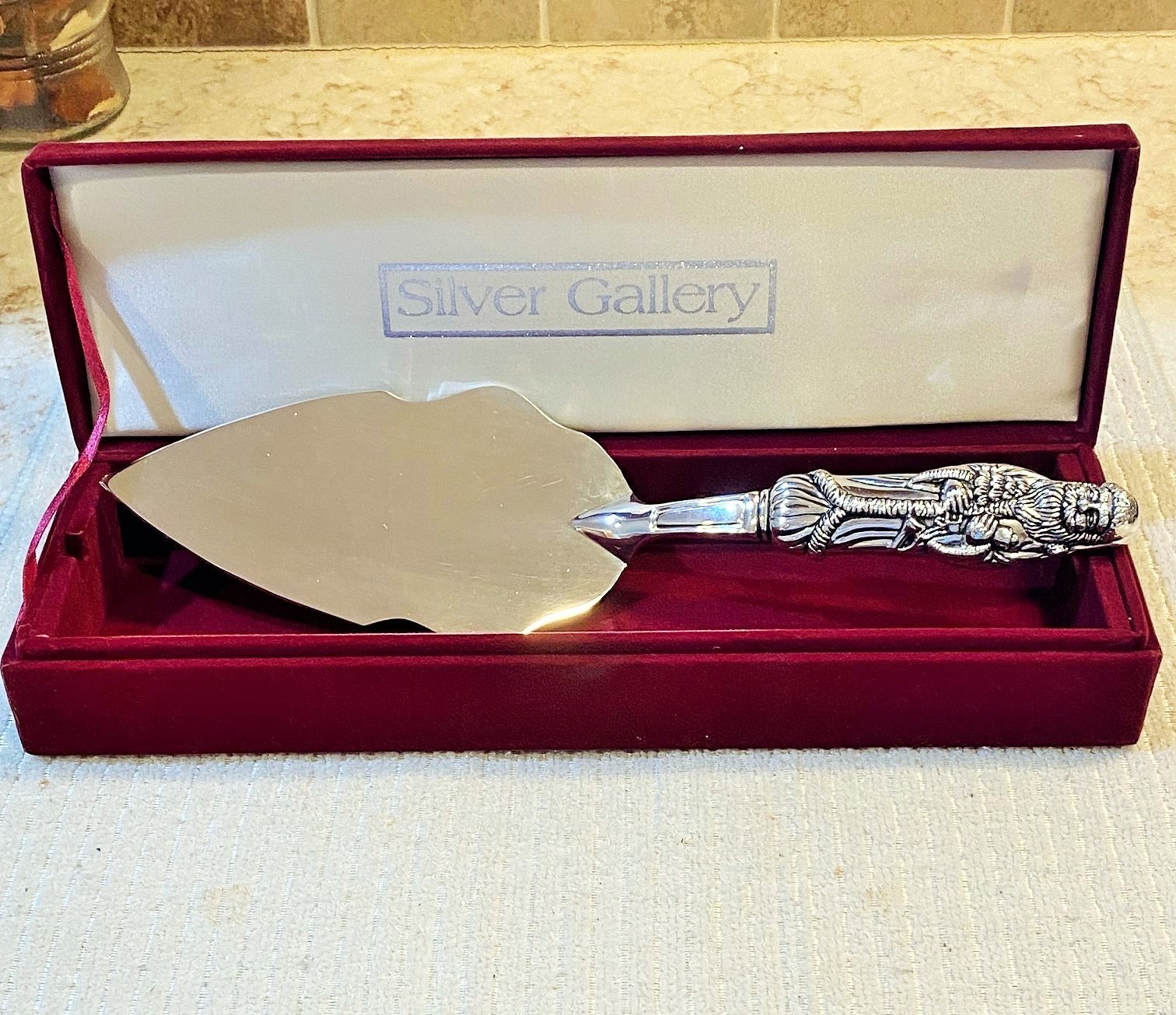 VINTAGE SILVER PLATE Victorian SANTA CAKE SERVER New In Box 11.25″ L Excellent