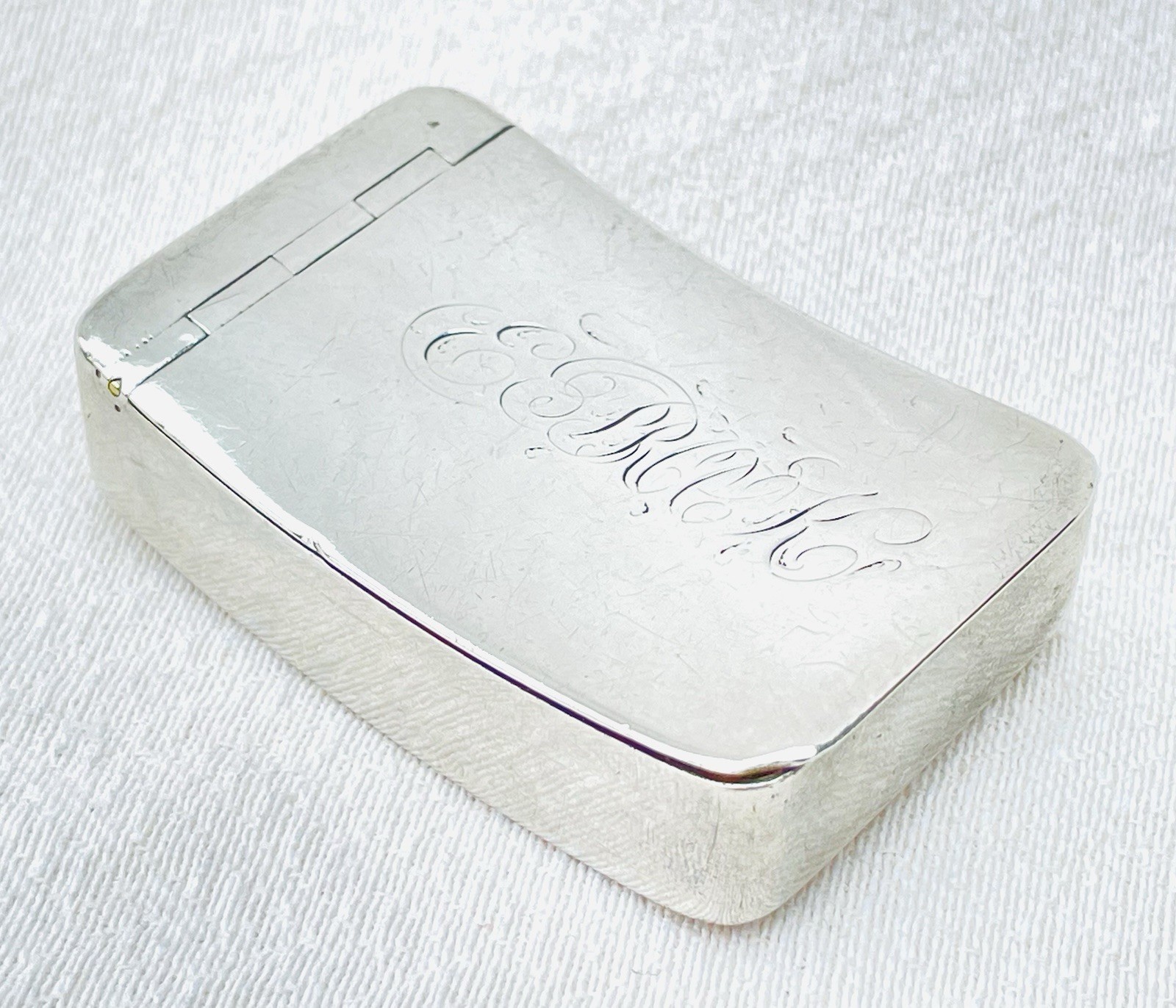 GEORGE III STERLING SILVER SNUFF BOX – John Shaw, Birmingham, 1808.