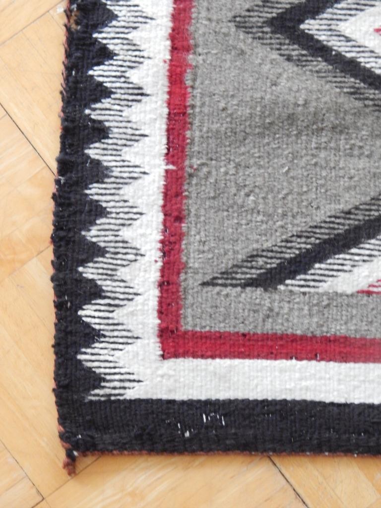 FINE WEAVE VINTAGE NAVAJO INDIAN ‘CRYSTAL” RUG – NICE SIZE + VERY VISUAL DSGN