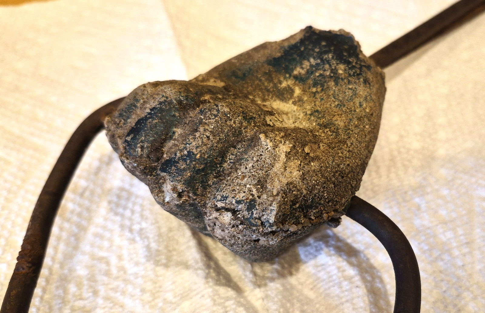 ANTIQUE CONCRETE FRAGMENT OF OLD LAWN JOCKEY FIST W/ ORIGINAL IRON RING vafo