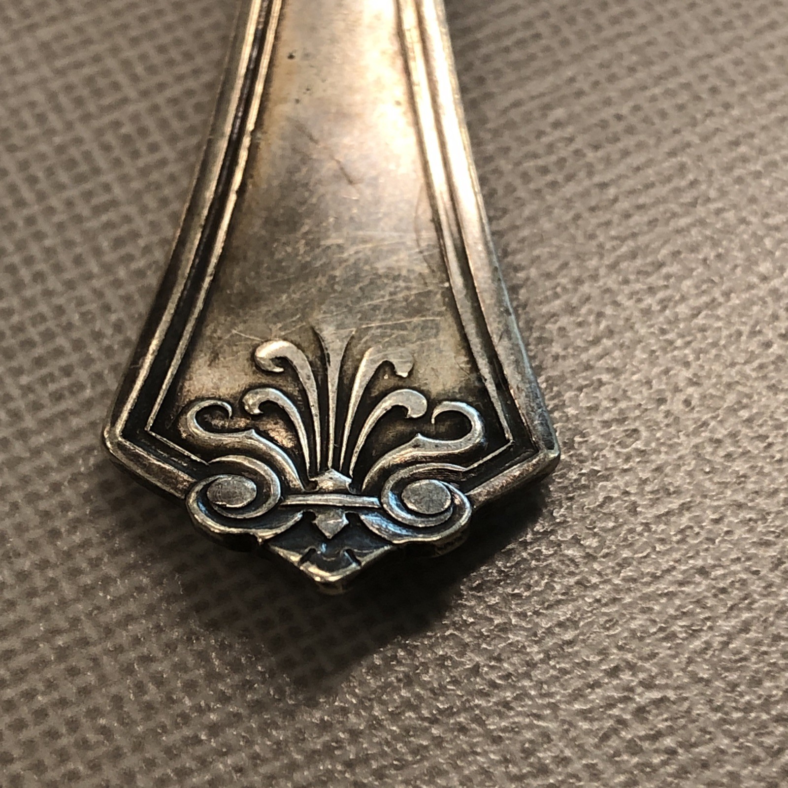 Rogers 1871 PERSIAN Pattern Sugar Scalloped Shell Spoon IS Silverplate Flatware