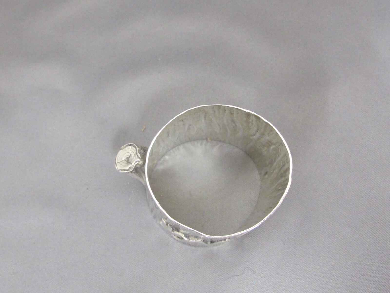 SUPERB Antique Victorian LOG Form Naturalistic NAPKIN RING-Applied NAC Vine Mono