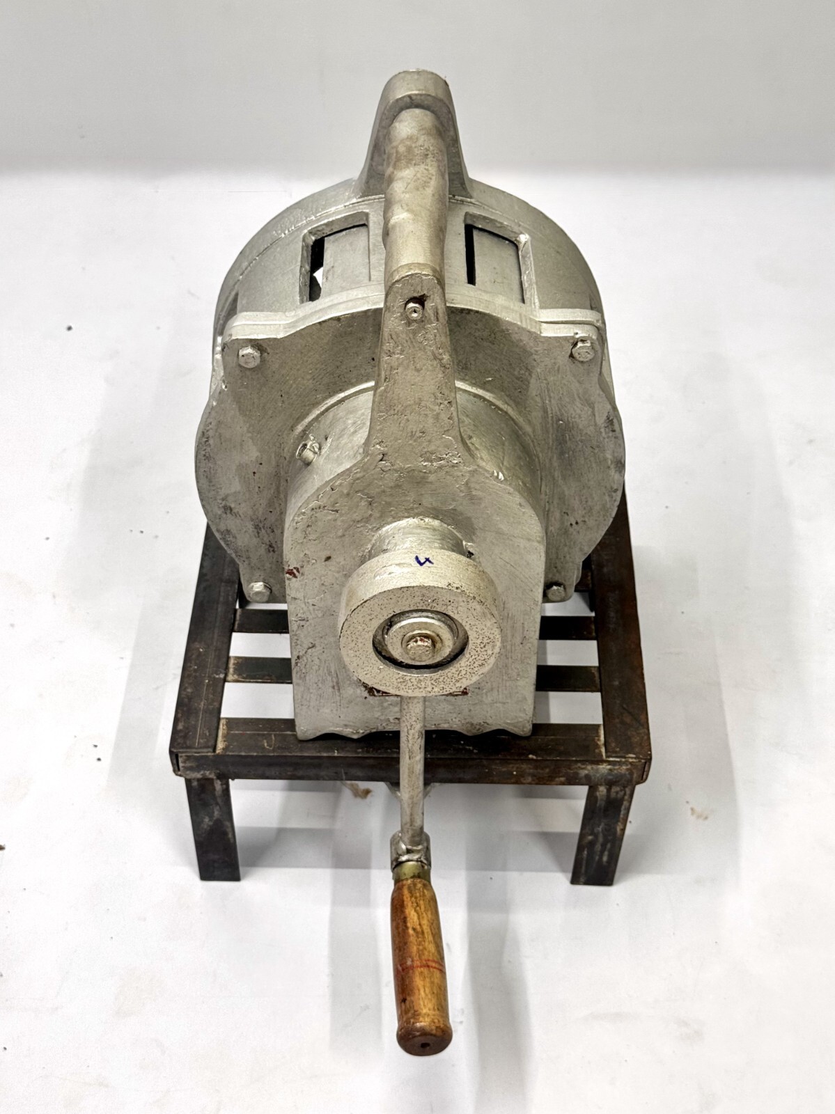 Kheraj Electrical Industries Floor-Mount Marine Iron Hand Siren Horn – Original