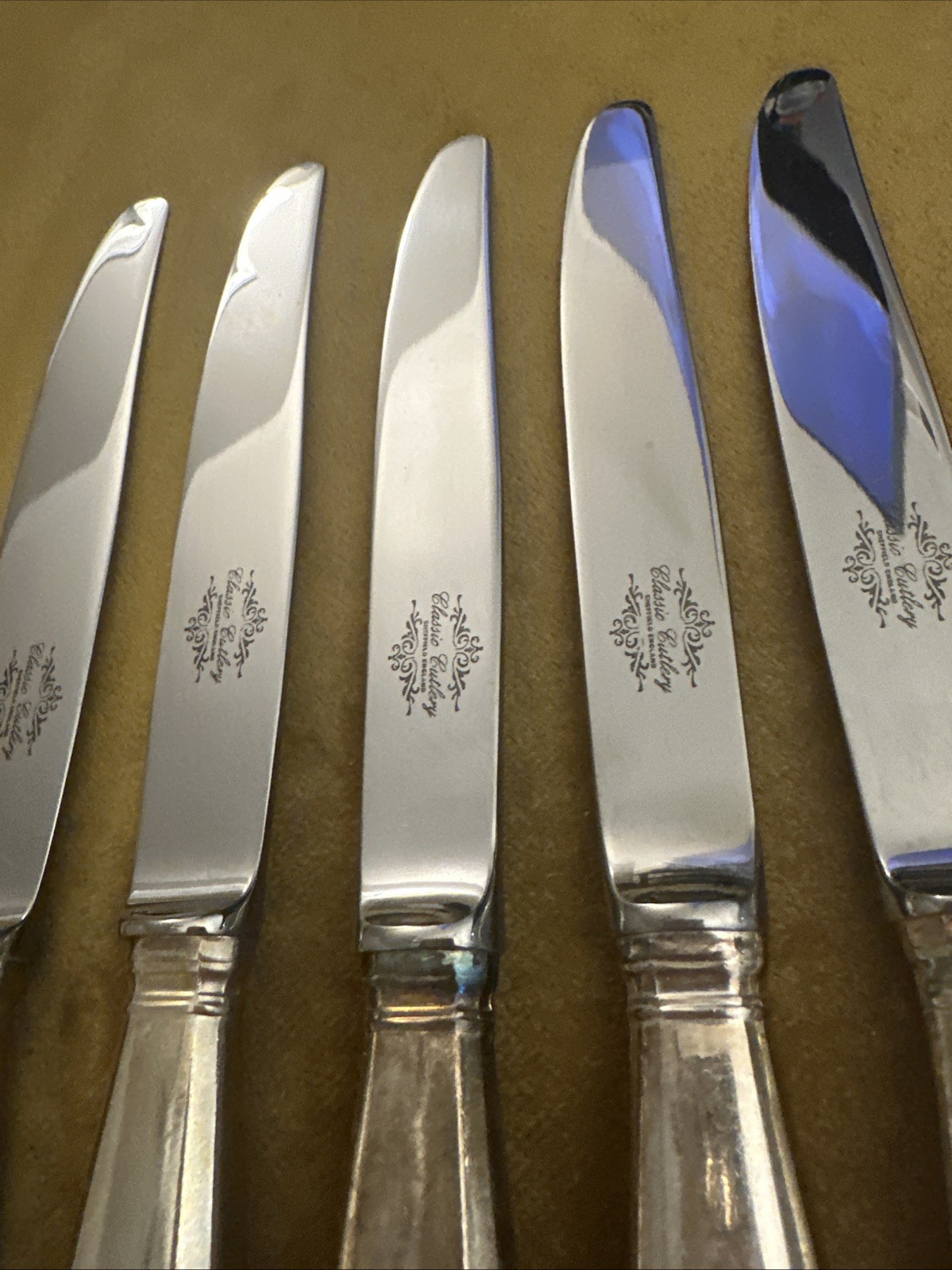 5 DINNER KNIVES POTTERY BARN Sheffield ENGLAND MAXFIELD Silverplate CLEAN BLADES