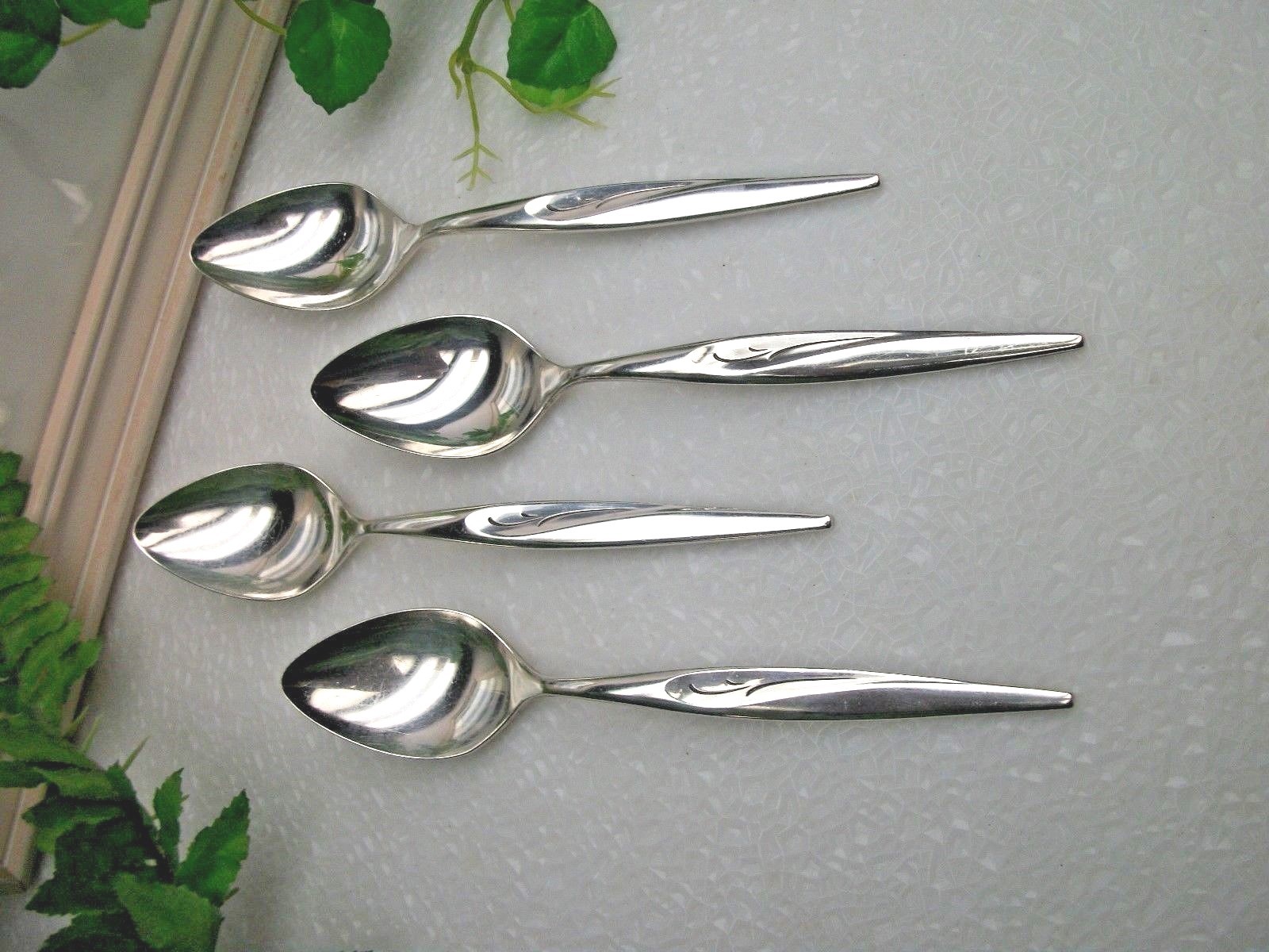 4 Oneida Community Silver FLIGHT Silverplate 6 1/8″ Teaspoons 1963