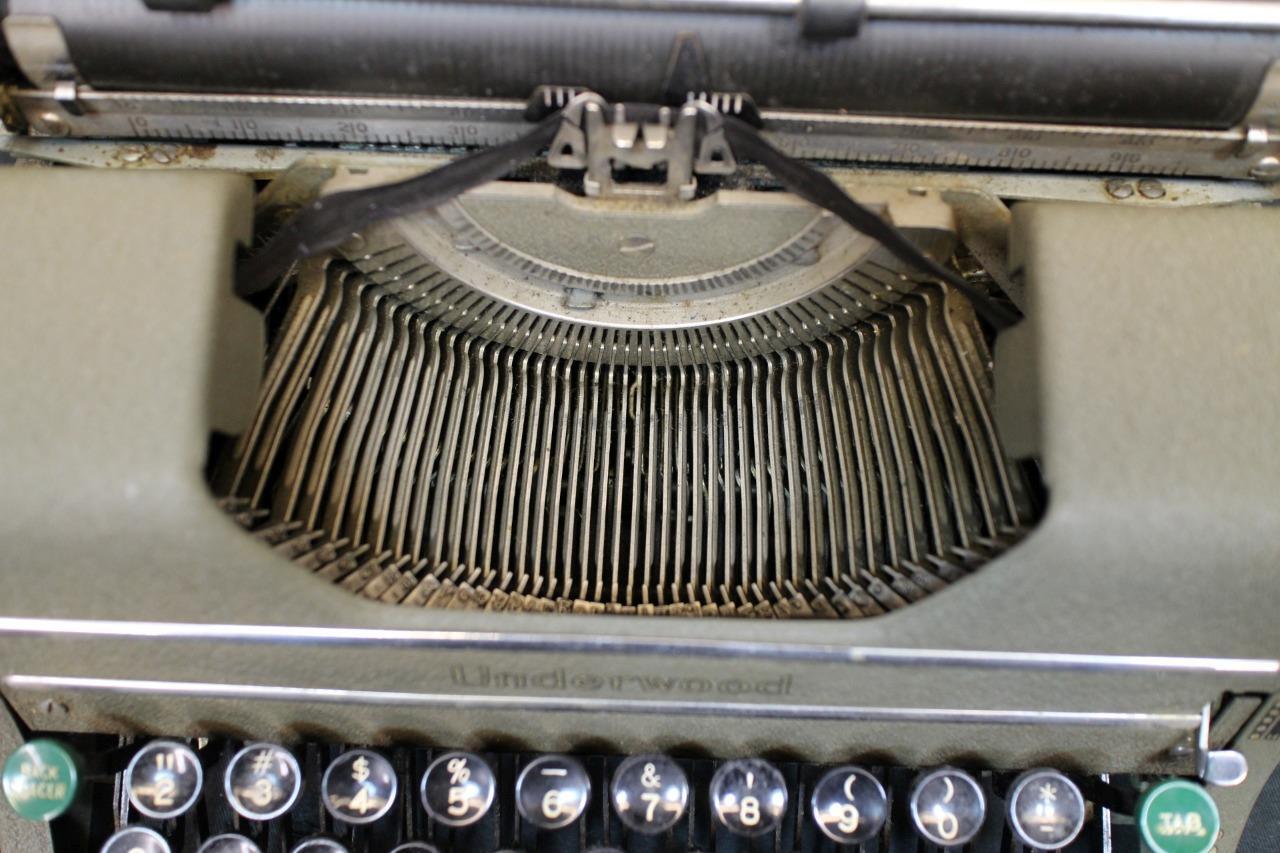 Underwood Universal Typewriter ( for repair or restoration )