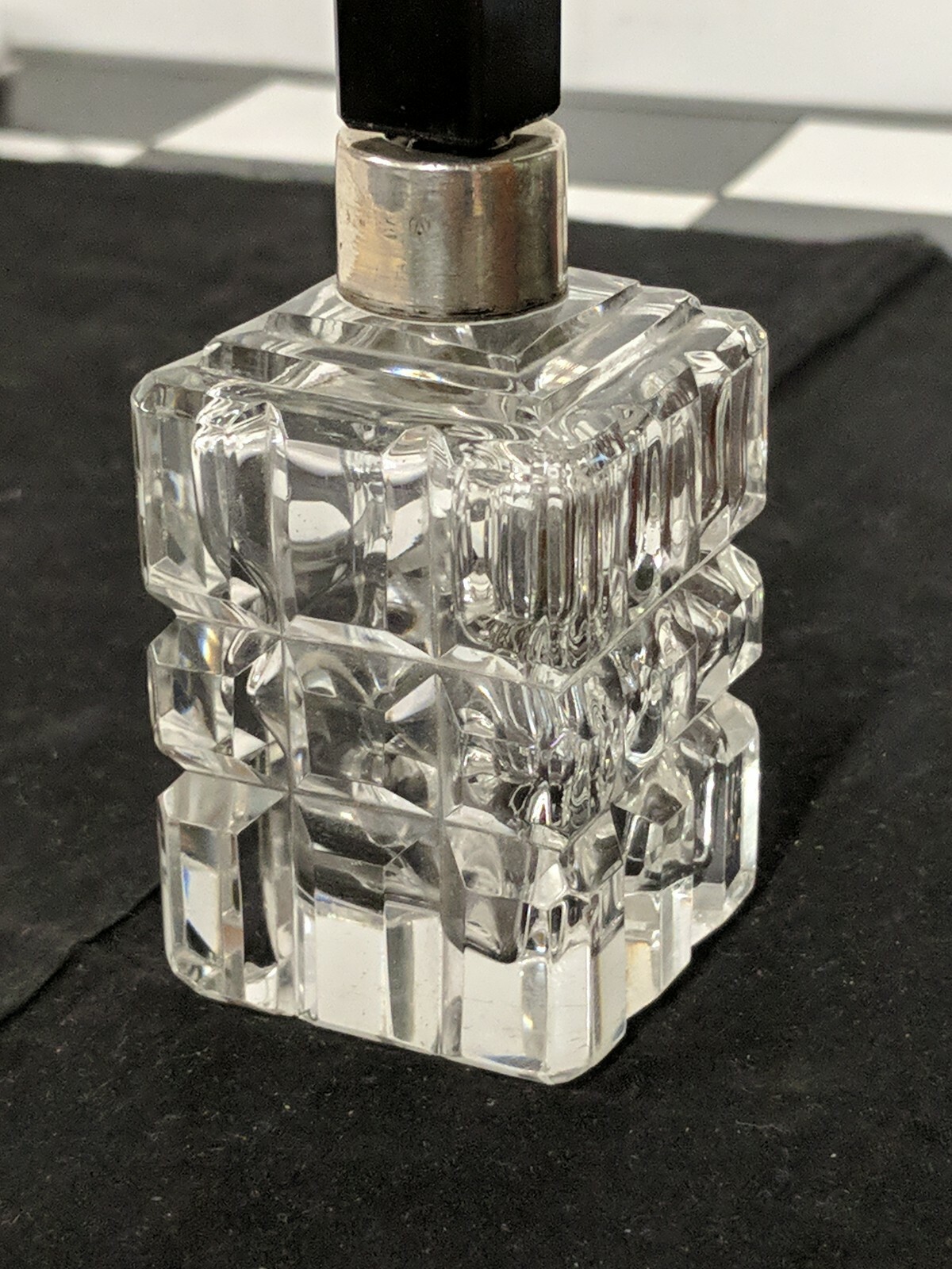 Art Deco Silver & Glass Scent Bottle onyx’s stoper 1925 adie bros?
