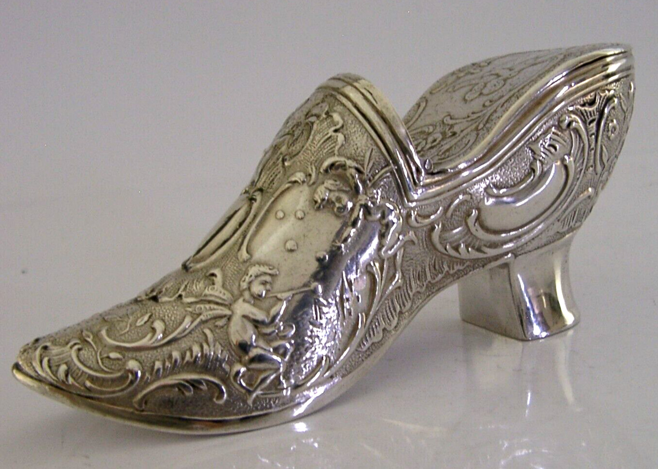 GOOD SIZE 4 inch RARE SOLID SILVER SHOE SNUFF BOX c1900 ANTIQUE 60g