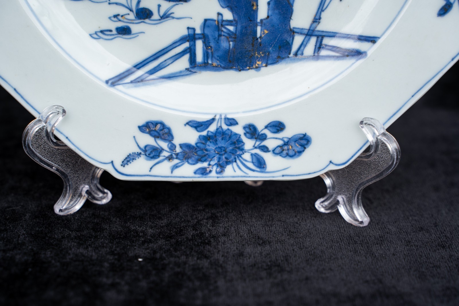 Chinese 18th Century Underglazed Blue Gilted Plate 22cm Diameter
