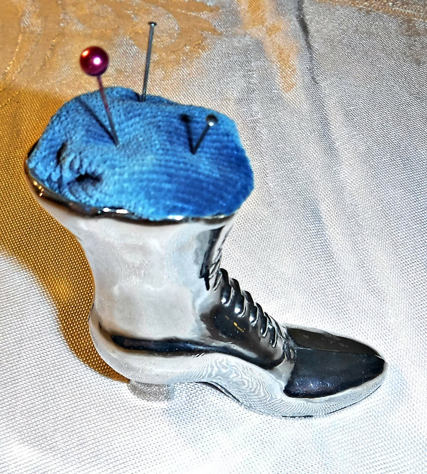 *RETRO VICTORIAN SILVER COLOUR PLATED METAL PIN CUSHION BOOT 2 1/4 INCHES LONG