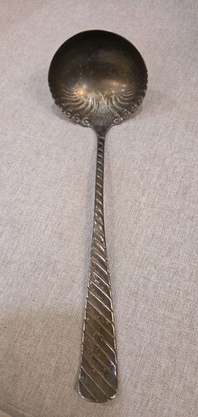 LARGE SOUP PUNCH LADLE! Vintage 1847 ROGERS INT’L silverplate DUNDEE patt 11″