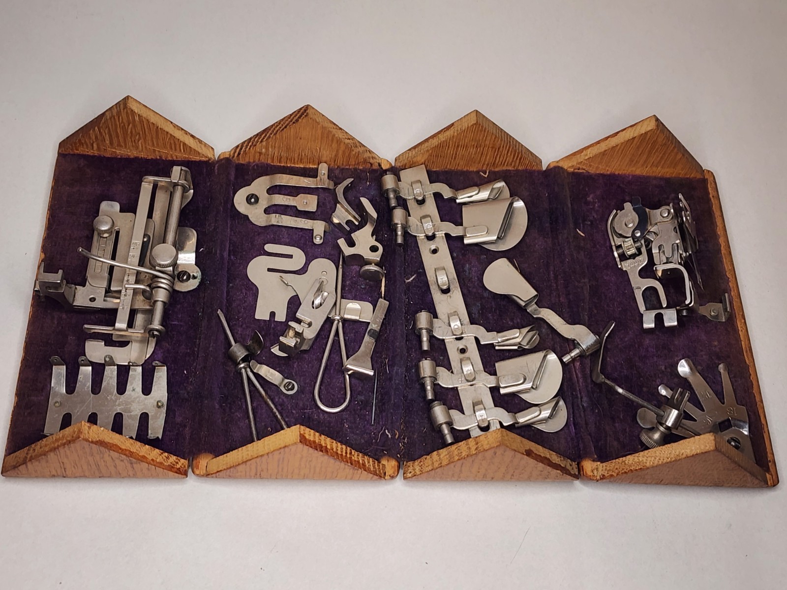 Vintage Treadle Singer Sewing Machine Oak Puzzle Box W/Accesories 1889 Pat.