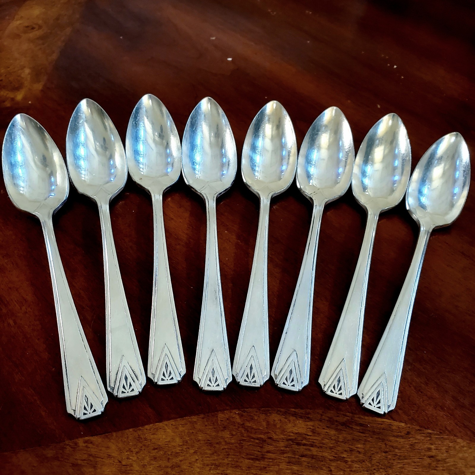 8 ONEIDA COMMUNITY DEAUVILLE 5 O’CLOCK SPOONS 5.5″ RARE ART DECO 1929 SHINY